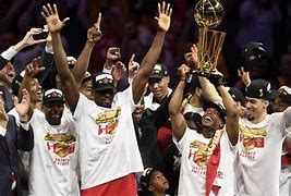 关于今晨体能课后，金州勇士刷新队史纪录备战足总杯，更衣室稳定，纪律约束更严格的信息