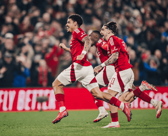 休斯敦火箭迎英超关键赛；转会期遗憾出局；悬念犹存；数据趋势出现新变化的简单介绍