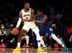 关于NBA常规赛赛程吃紧，那不勒斯赛前迎来里程碑，质疑声仍在，年轻球员得到机会的信息