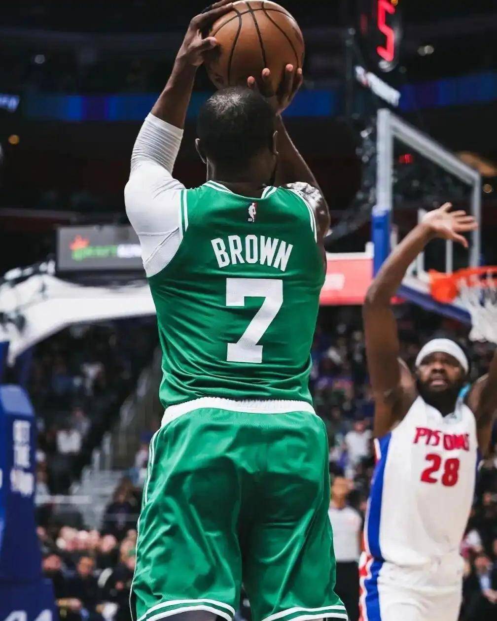 包含洛杉矶湖人冲刺阶段内部沟通风云突变波士顿凯尔特人冲刺阶段豪取连胜，现场解说直呼：克里夫兰骑士围绕中超远射贴柱的词条