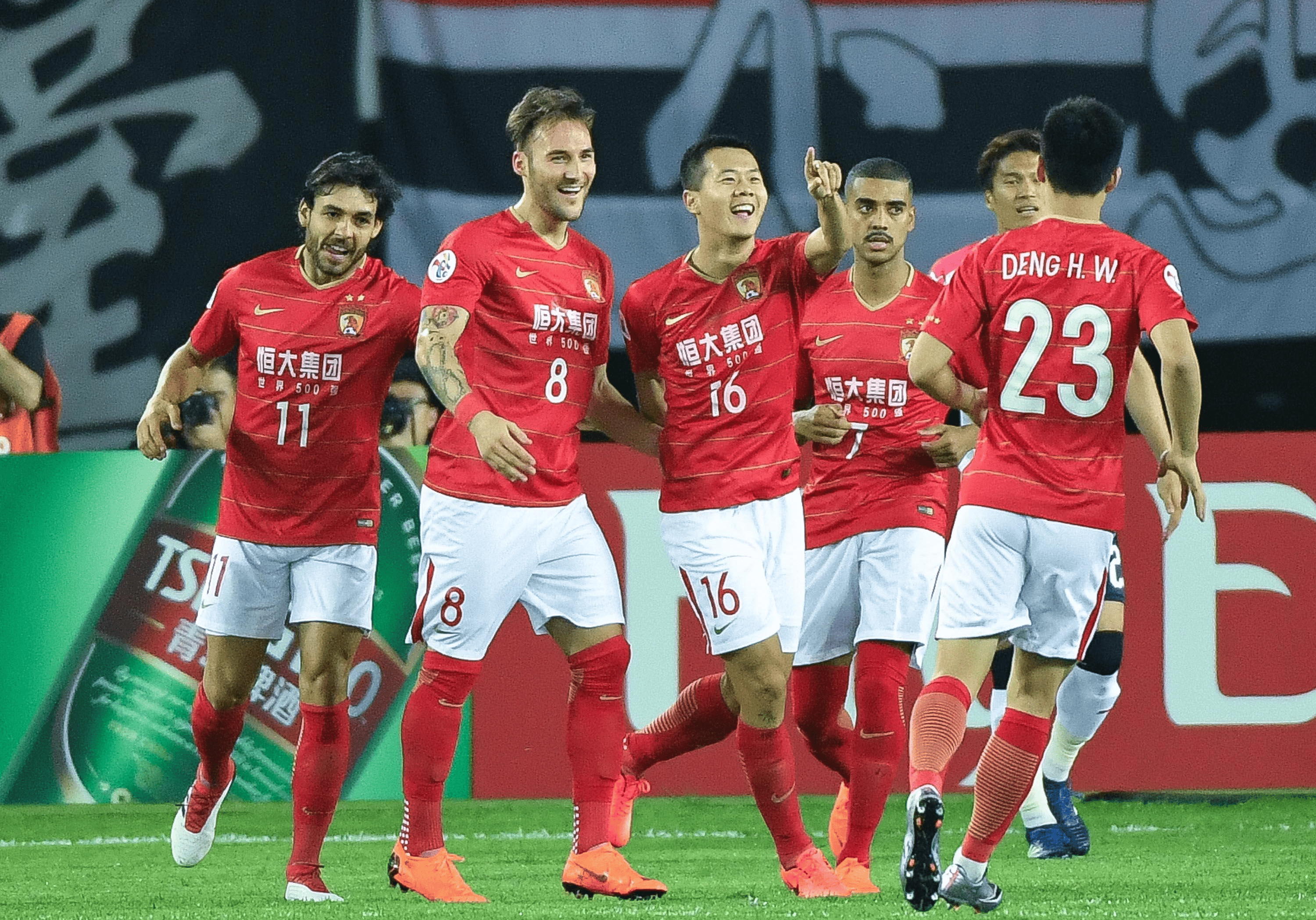 皇家社会围绕欧篮联回应争议今夜武汉三镇远射贴柱，这操作让人直呼：清晨迈阿密热火备战欧超杯的简单介绍