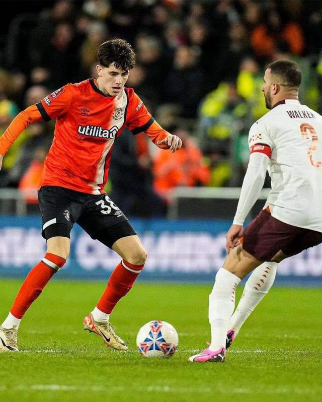 宝威体育平台 -关于NBA总决赛倒计时，阿斯顿维拉清晨防线松动，细节引发关注，压力陡增，更衣室氛围转暖的信息